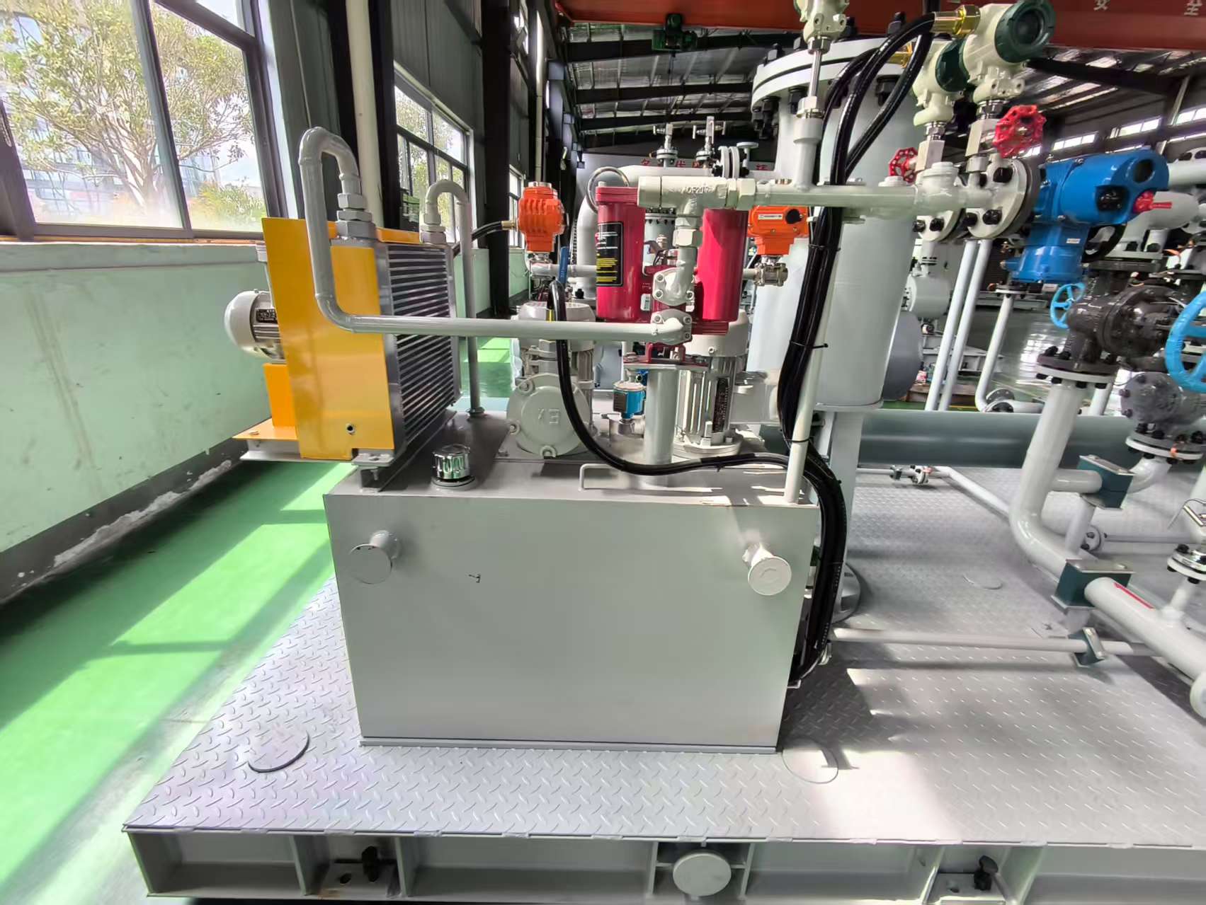 Twin screw multiphase pump skid