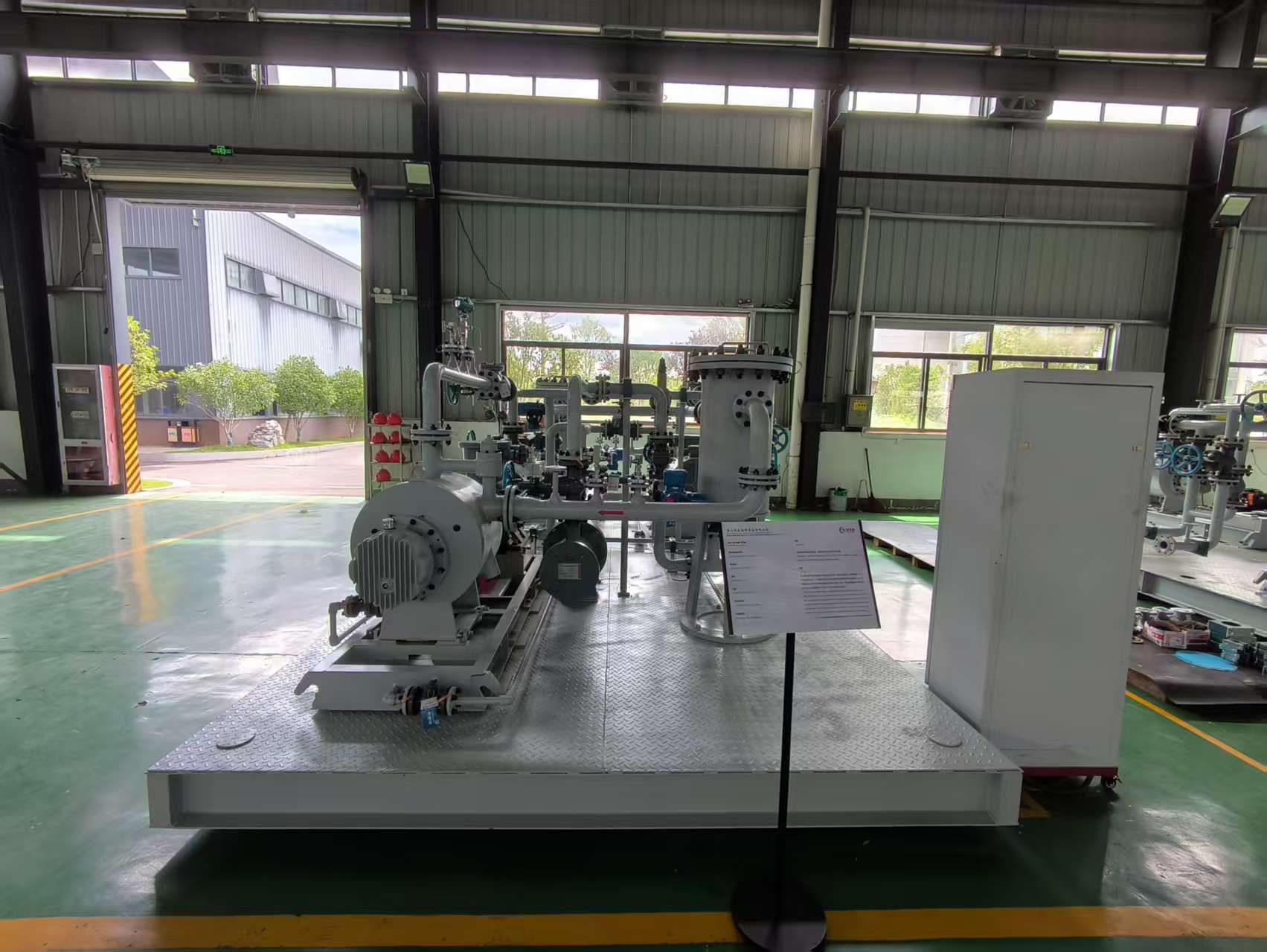Twin screw multiphase pump skid